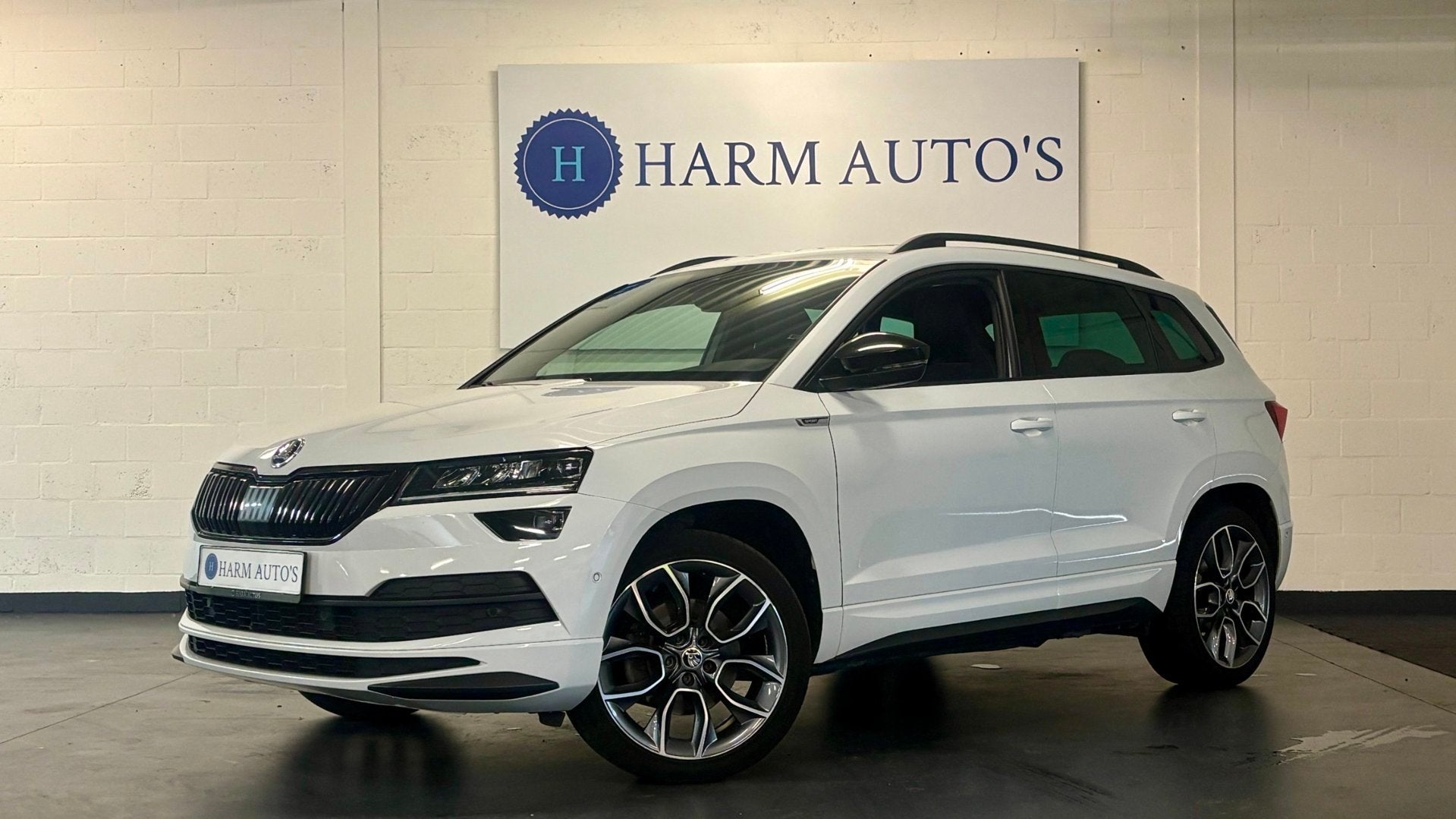 Skoda Karoq 2.0 TSI 4x4 Sportline 190pk DSG Pano/ Navi / CAM, Gebruikt, Zwart, 1984 cc, 1465 kg
