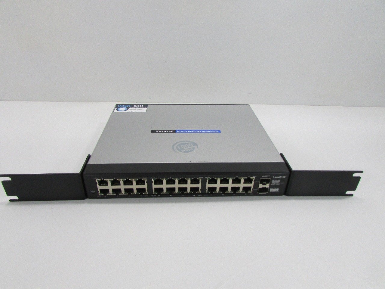 Linksys SR2024 Gigabit Switch 24-poorts, Computers en Software, Netwerk switches, Ophalen of Verzenden, Gebruikt