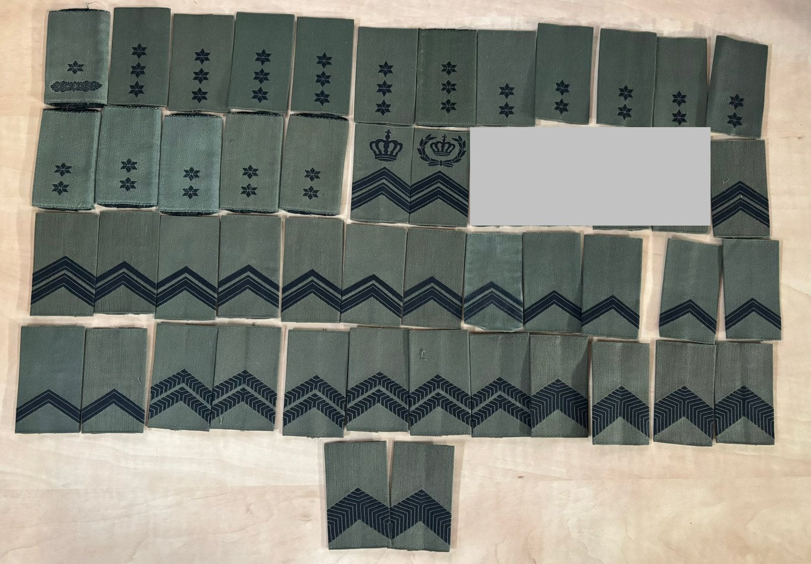 Serie rangen gvt in zwart op groen tijdelijk gedragen, Ophalen of Verzenden, Landmacht, Nederland, Embleem of Badge