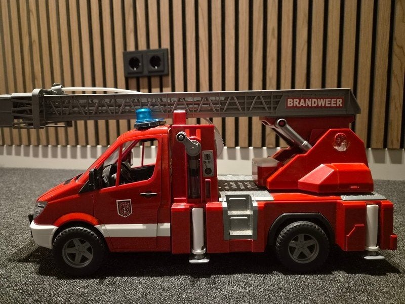 Bruder brandweerwagen Mercedes, Ophalen, Zo goed als nieuw