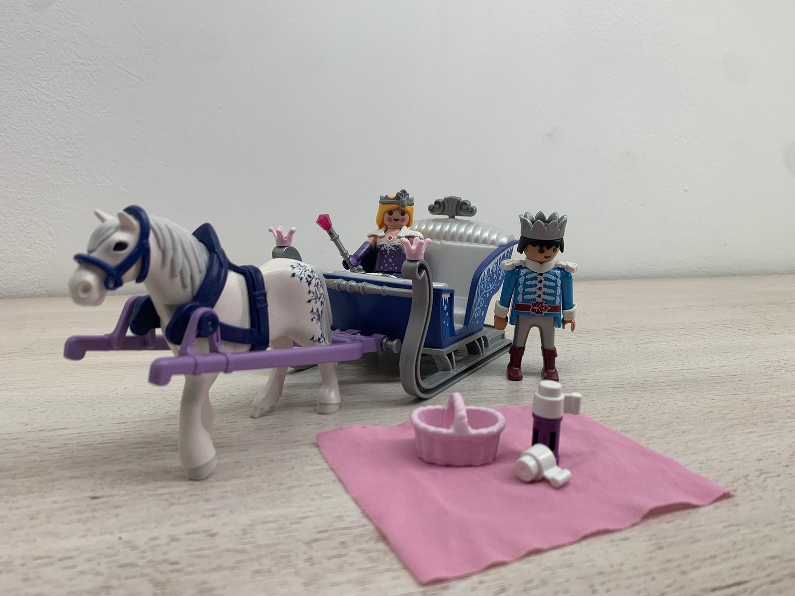 Playmobil winterkoets met prins en prinses 9474, Kinderen en Baby's, Complete set, Voertuig, Ophalen of Verzenden, Zo goed als nieuw