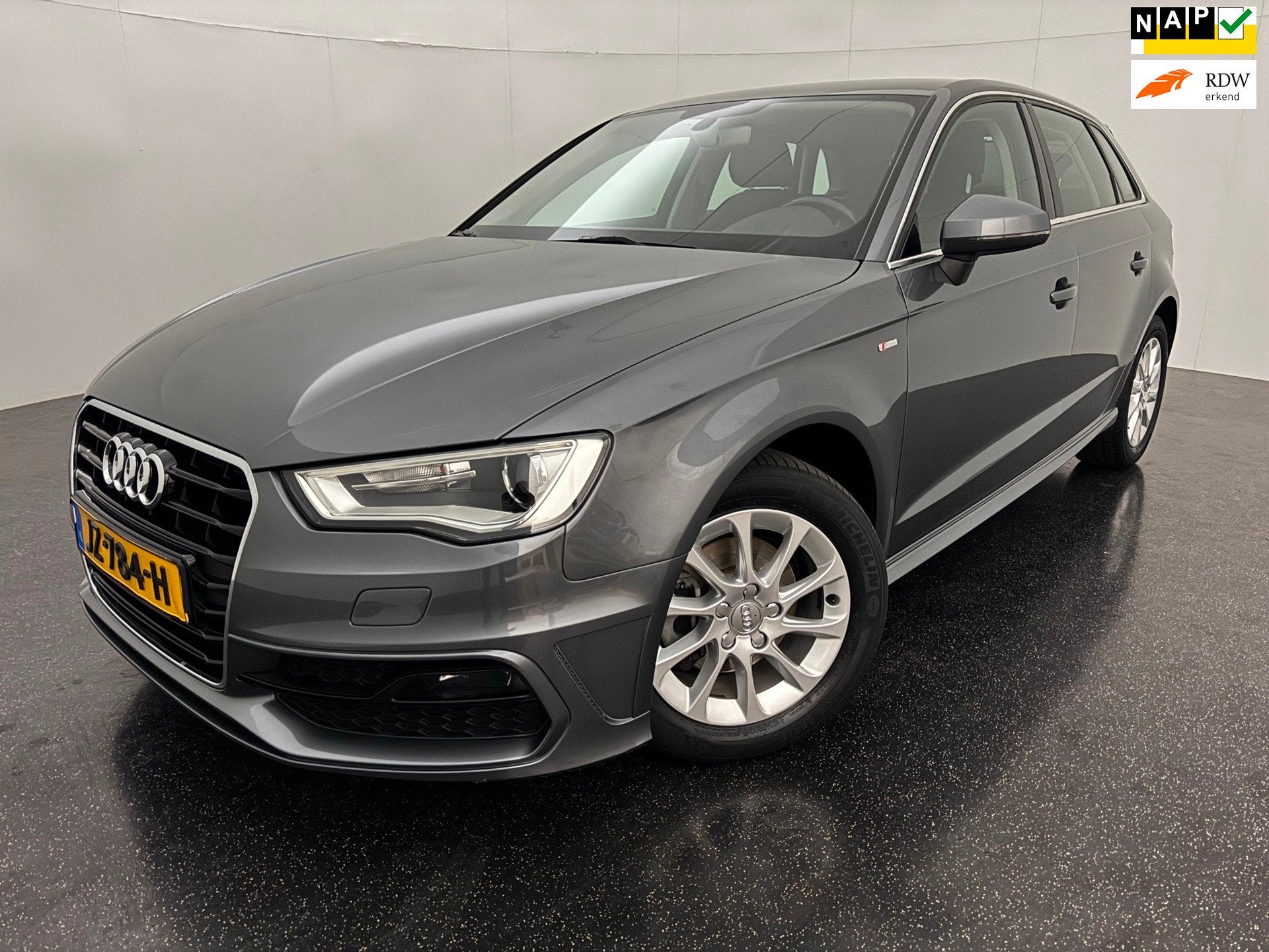 Audi A3 Sportback 1.6 TDI Adrenalin, Auto's, Voorwielaandrijving, Stof, Gebruikt, 4 cilinders