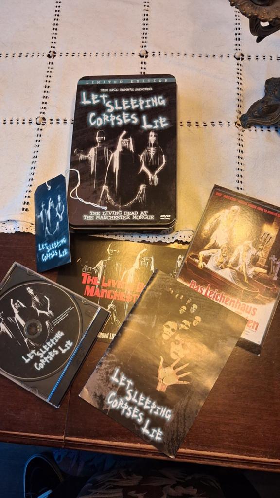 Let sleeping corpses lie anchor bay tin, Ophalen of Verzenden, Zo goed als nieuw, Overige genres