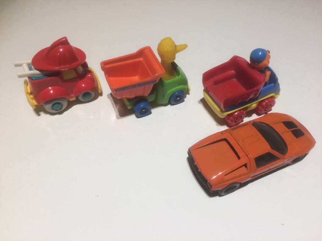 3 TV kinderserie speelgoed autootjes Ernie, Pino & Fire man., Kinderen en Baby's, Ophalen of Verzenden, Zo goed als nieuw