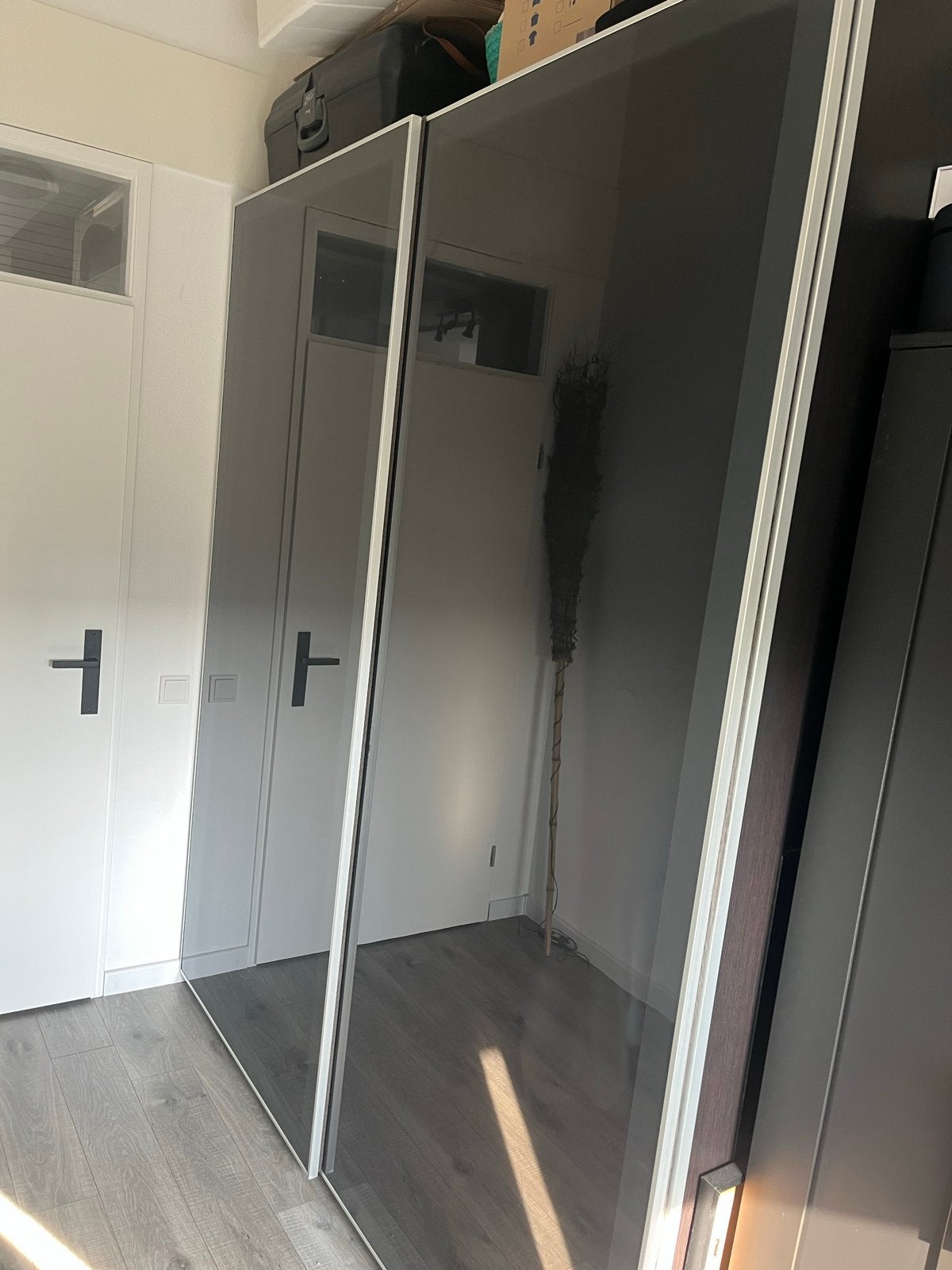 Kledingkast ikea pax met donker melkglas - 200x235x63 cm, Huis en Inrichting, Ophalen, 200 cm of meer, Glas, Zo goed als nieuw