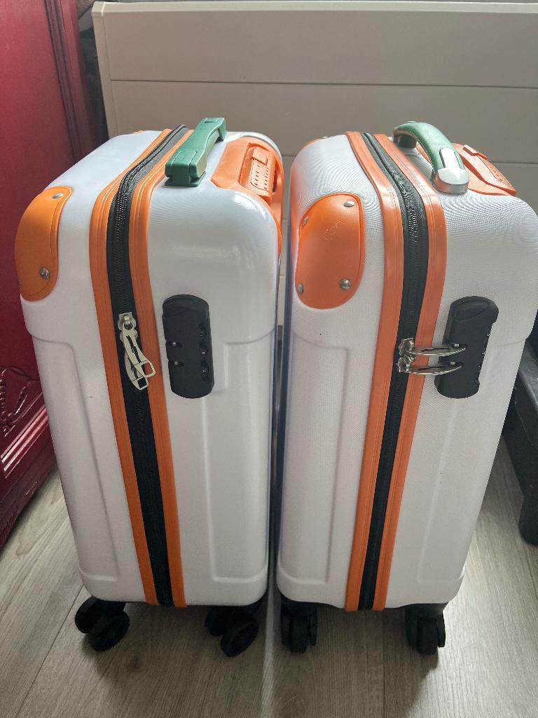 Twee rolkoffers van de postcodeloterij, Sieraden, Tassen en Uiterlijk, Koffers, 50 tot 60 cm, Hard kunststof, Zo goed als nieuw