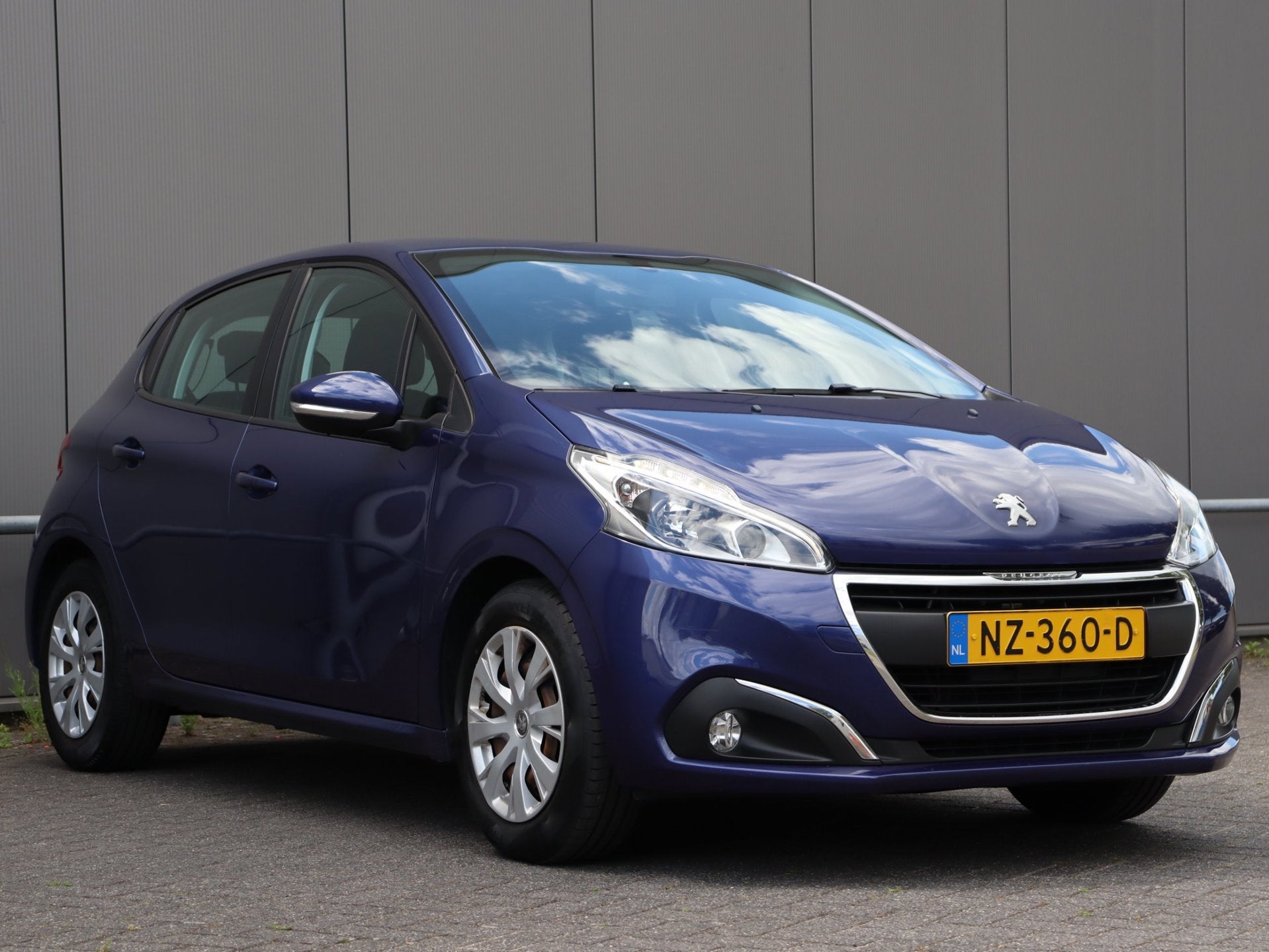 Foto 5 van Peugeot 208 1.2 PureTech Blue Lion navi LM carplay org NL