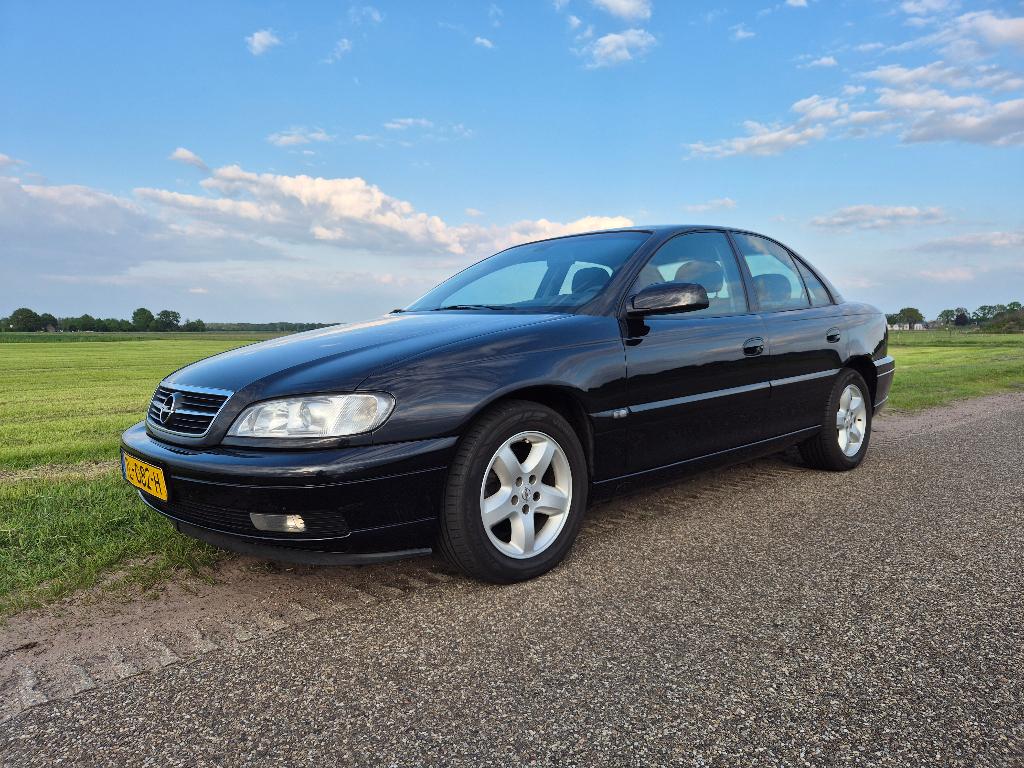 Opel Omega 2.2 I 16V SDN AUT 2003 Zwart in mooie staat, Auto's, Opel, Omega, Zwart, 4 cilinders, Zwart