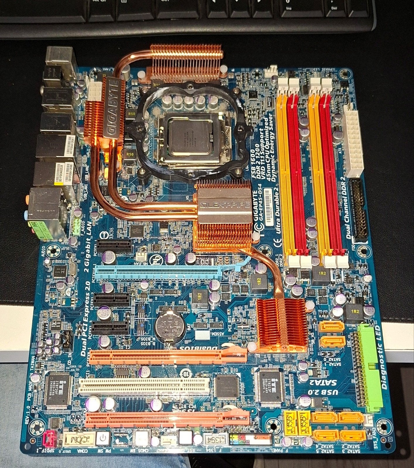 Gigabyte Moederbord GA-EP45-DS4 + Intel Core 2 Quad Q9650, Gebruikt, Ophalen of Verzenden, DDR2, ATX
