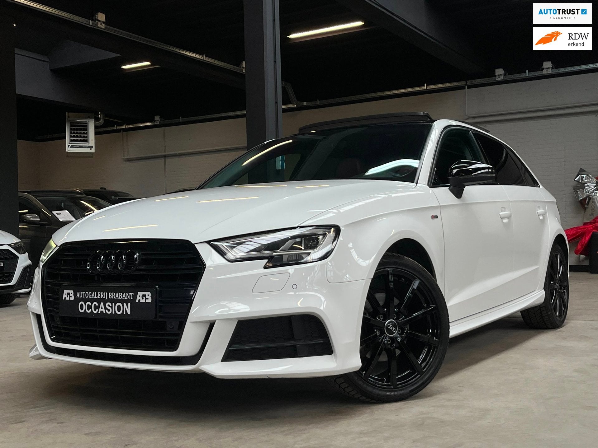 Audi A3 SPORTBACK 35 TFSI Design Luxe Pano/Virtual/Carplay/A, Euro 6, 4 cilinders, 150 pk, Wit
