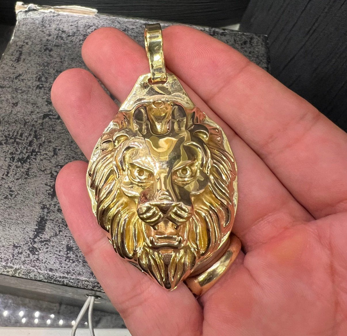 Prachtige 18k gouden massieve leeuwen kop hanger 48 gram, Ophalen of Verzenden, Nieuw, Goud