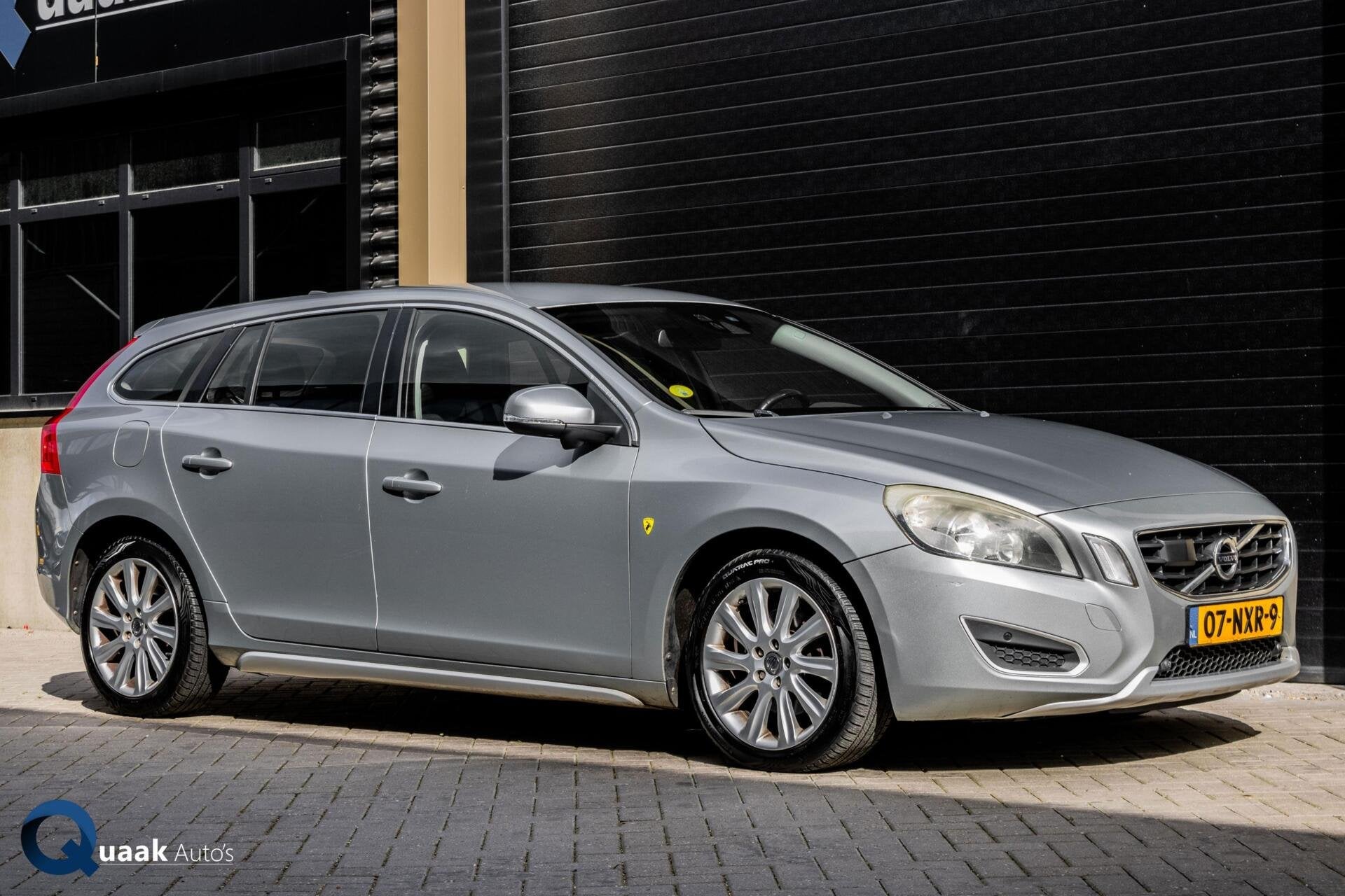 Volvo V60 2.0 D3 5-Cillinder | NW. DISTRIBUTIE + WP | AIRCO, Auto's, Euro 5, Gebruikt, Parkeersensor, 163 pk