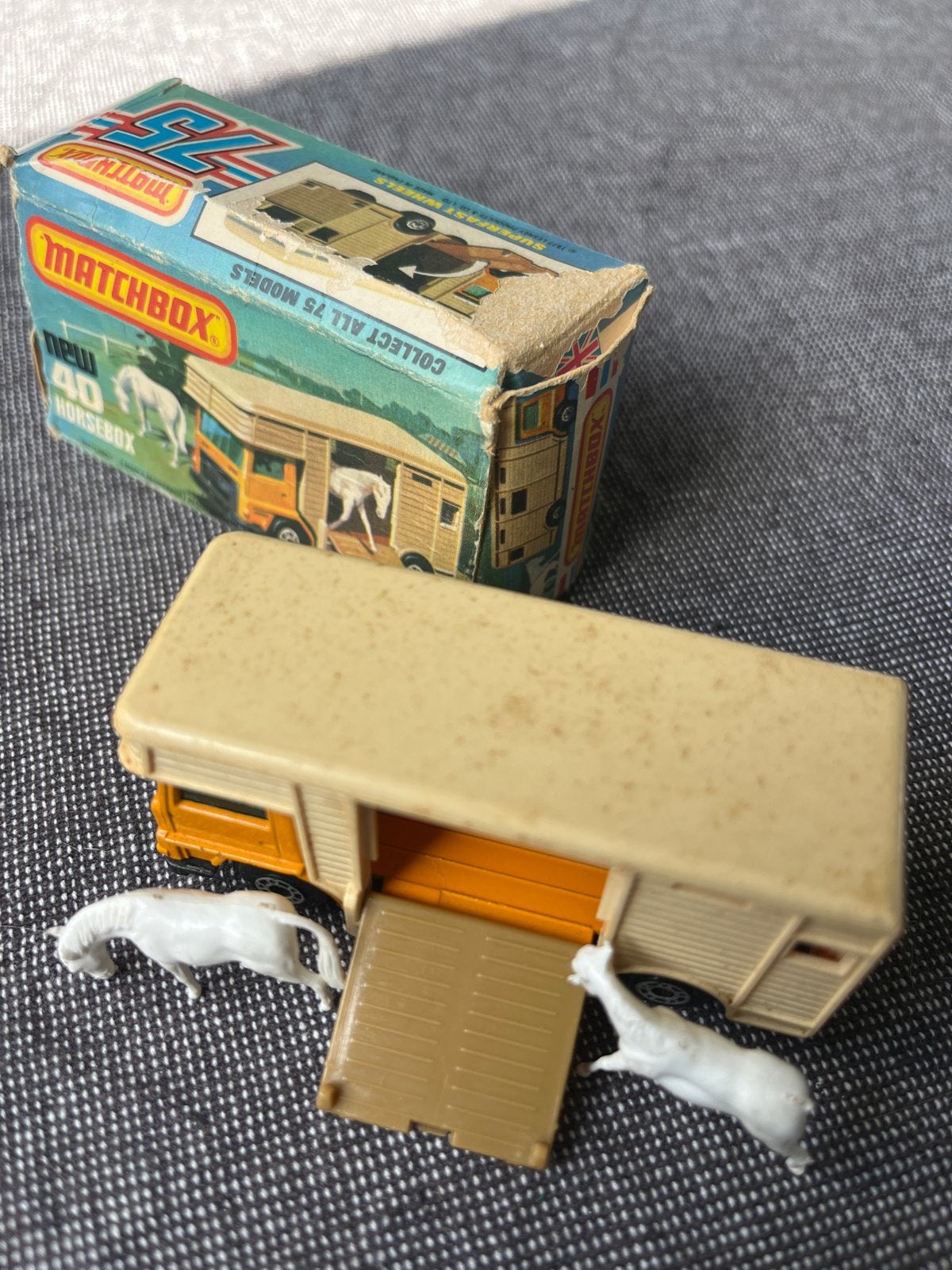 Matchbox Superfast 40 Horsebox met paarden en doos, Ophalen, Gebruikt