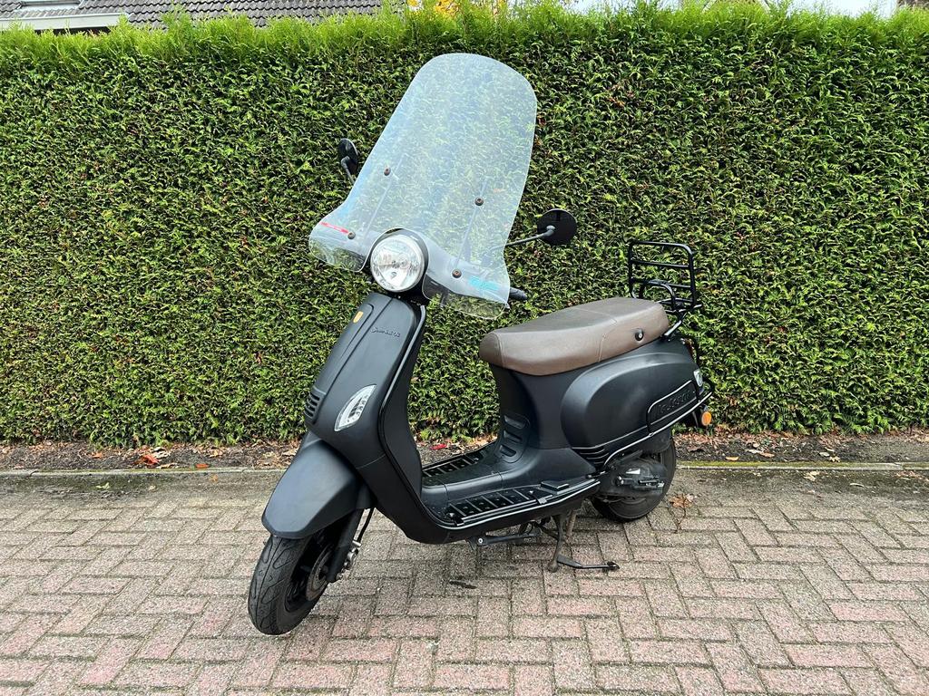 Mooie lasouris snor scooter, Zo goed als nieuw, Benzine, Ophalen, Overige merken