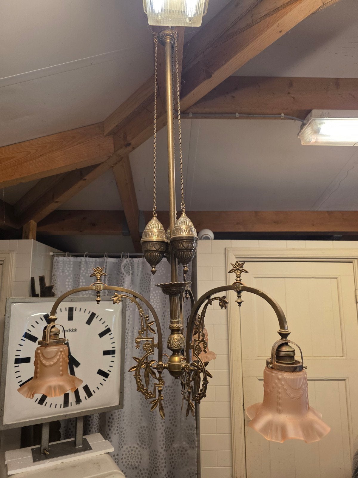 Antieke bronzen kroonluchter met glazen kappen, Antiek en Kunst, Ophalen of Verzenden
