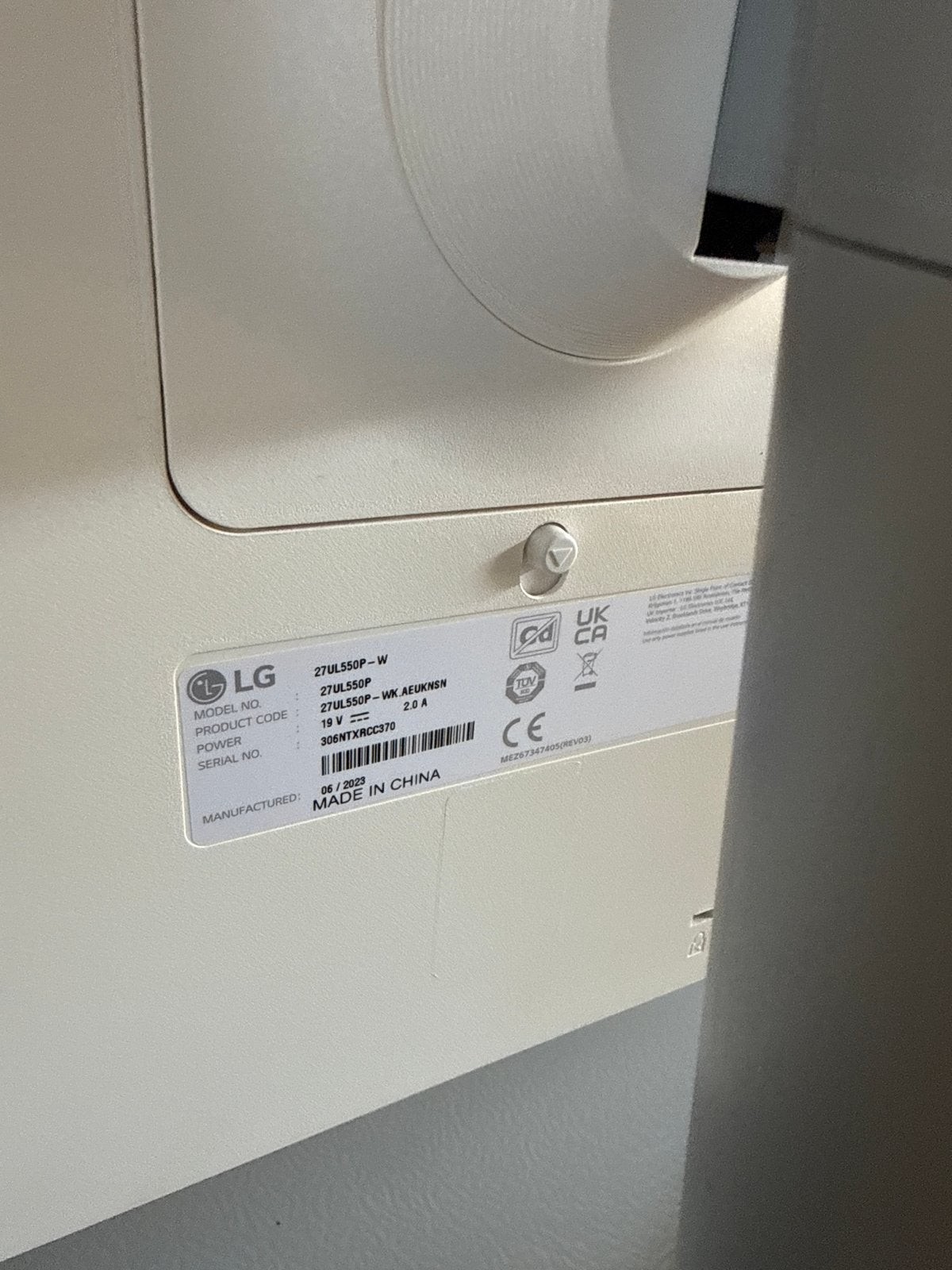 Foto 3 van LG 27UL550-W - 27 inch 4K IPS Monitor - In hoogte verstelbaa