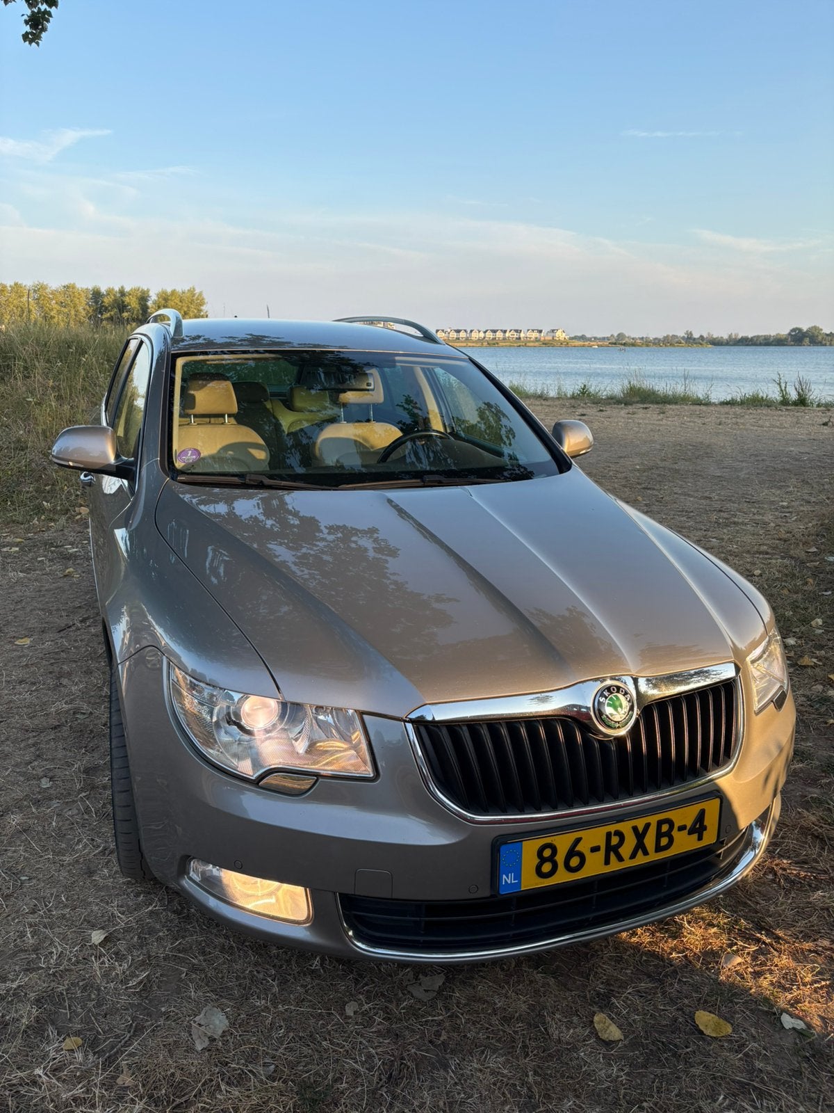Skoda Superb 1.8 TSI 118KW Automaat Dsg-7 Combi 2011 Beige, Beige, 4 cilinders, 700 kg, 160 pk