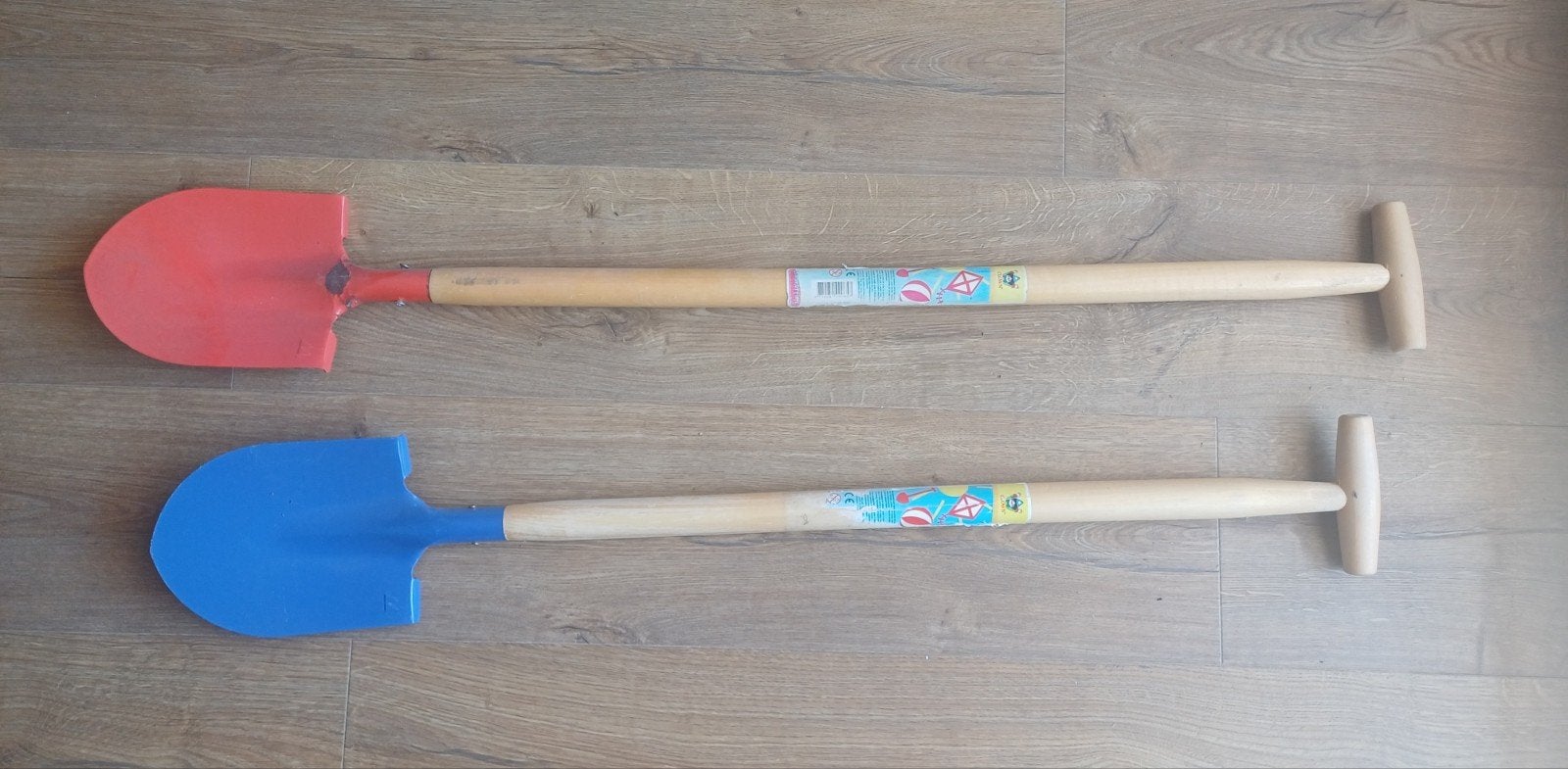 2x Strand scheppen - rood en blauw, zo goed als nieuw, Ophalen of Verzenden, Zo goed als nieuw