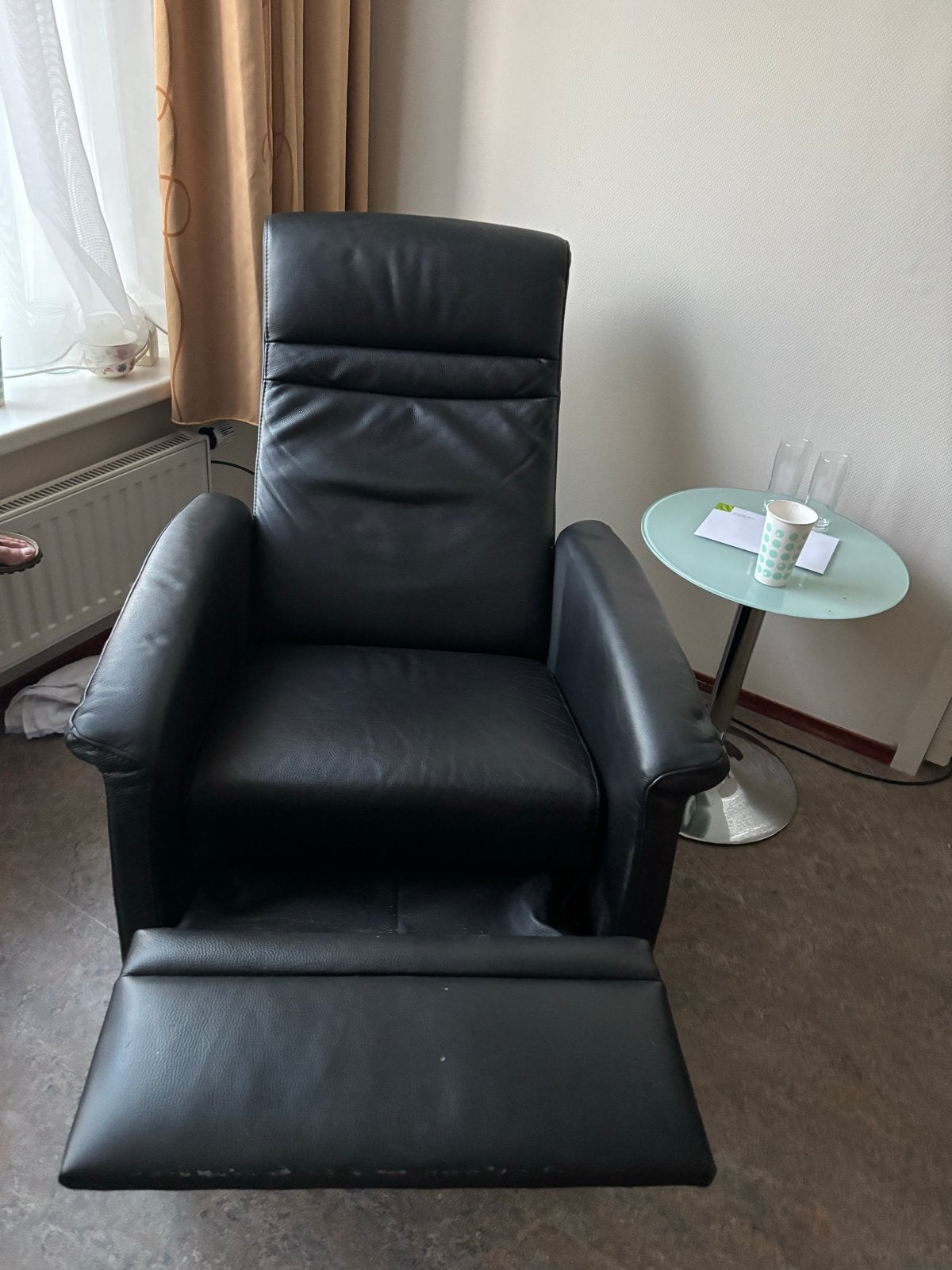 Mooie zwarte luie stoel - Stevig en functioneert goed, Ophalen, Gebruikt, Leer, 75 tot 100 cm