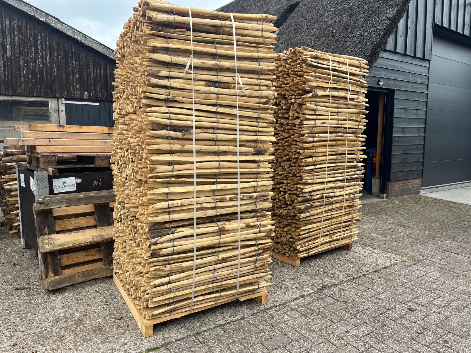 Engels hekwerk Kastanjehout schapenhek kippen latjes