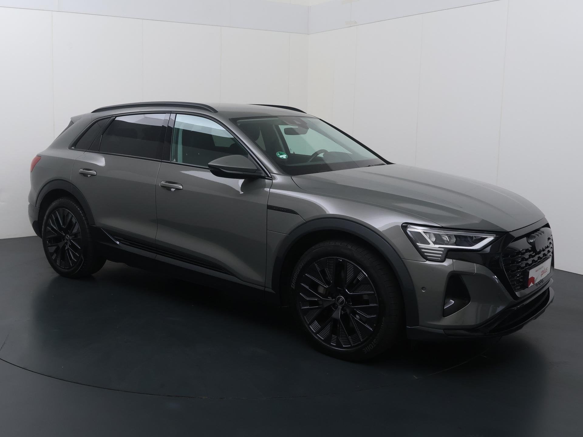Audi Q8 e-tron 55 quattro Advanced Edition 115 kWh | 408 PK, 131 €/maand, Zwart, Met garantie (alle), Q8 e-tron