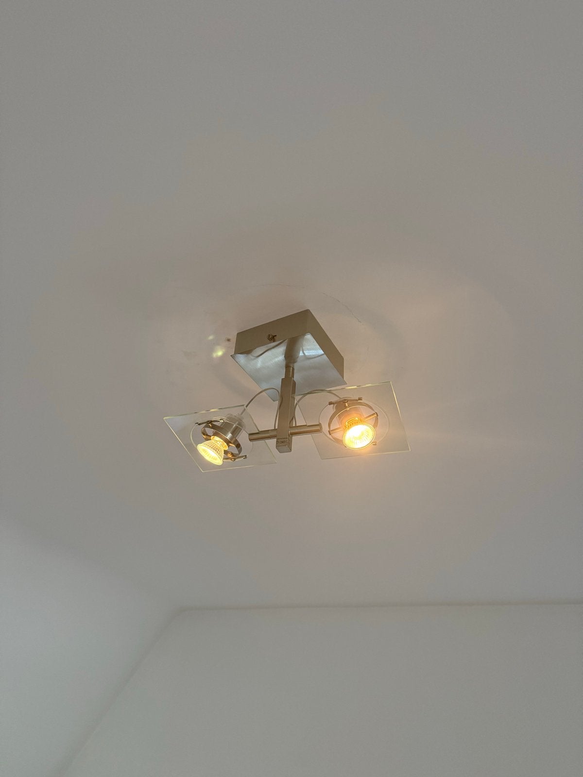 TEAB - IKEA plafondspots met twee verstelbare lampen, Huis en Inrichting, Lampen | Plafondlampen, Zilver, Gebruikt, Modern, Verstelbaar