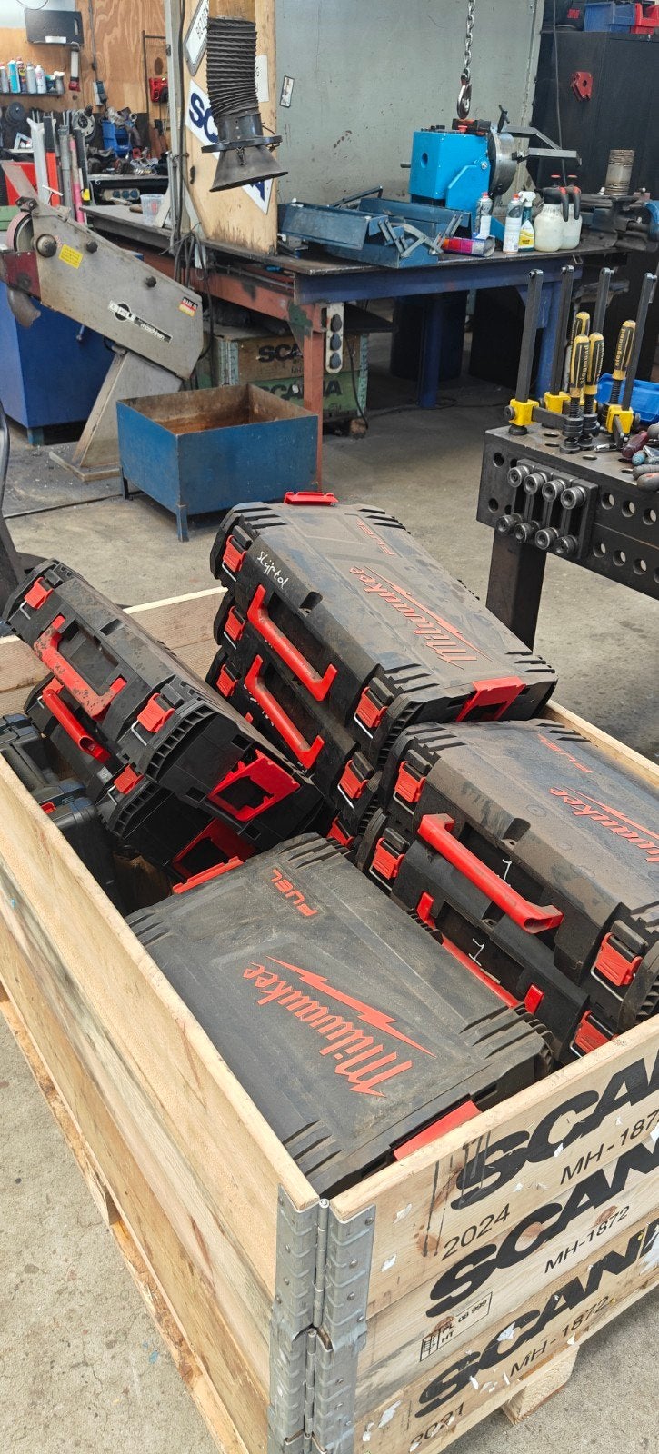 Milwaukee fuel kisten, Ophalen