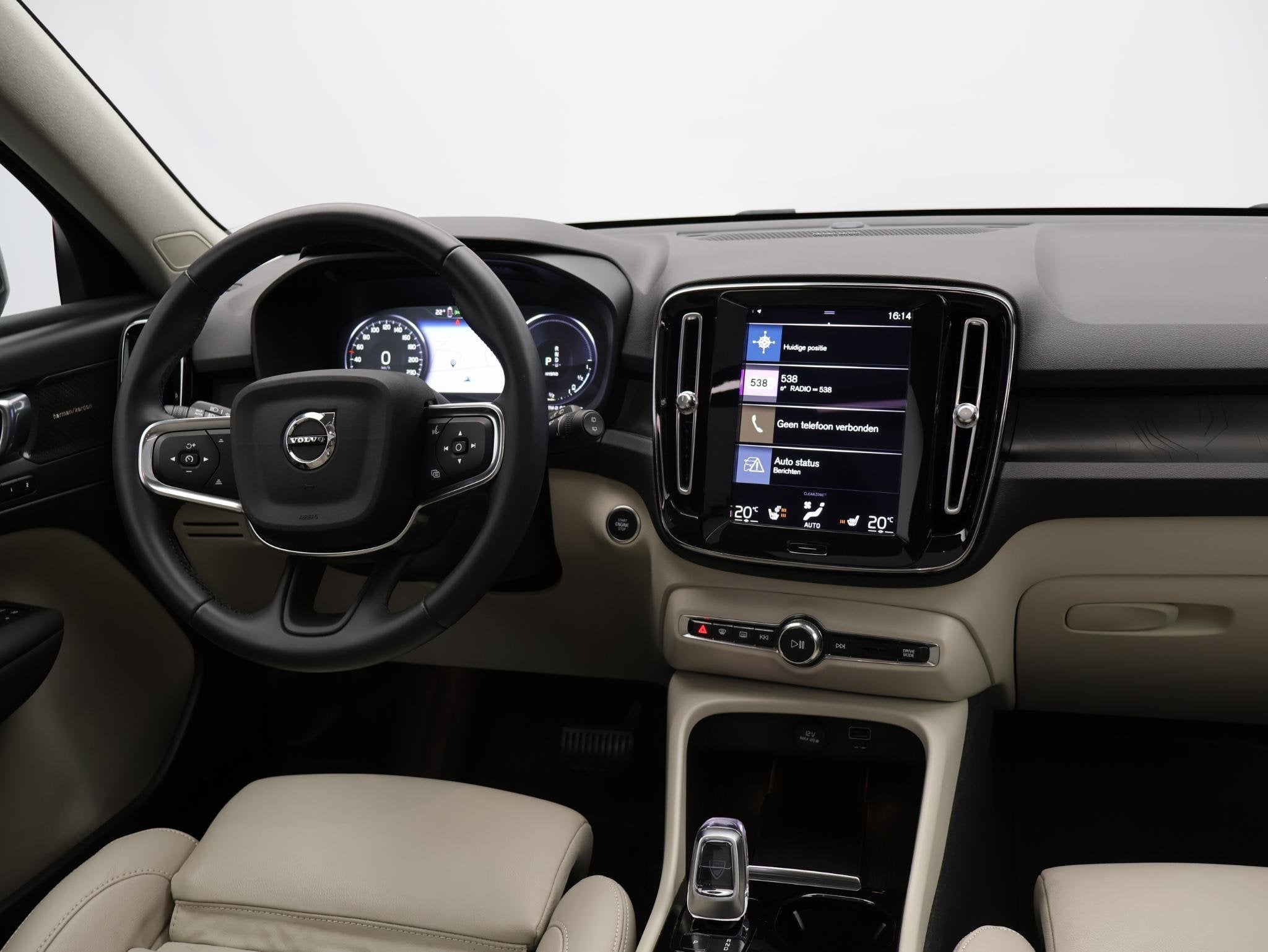 Volvo XC40 1.5 T4 Plug-in hybrid Plus Bright / Panoramadak /, Auto's, Stof, 1712 kg, Met garantie (alle), Zwart