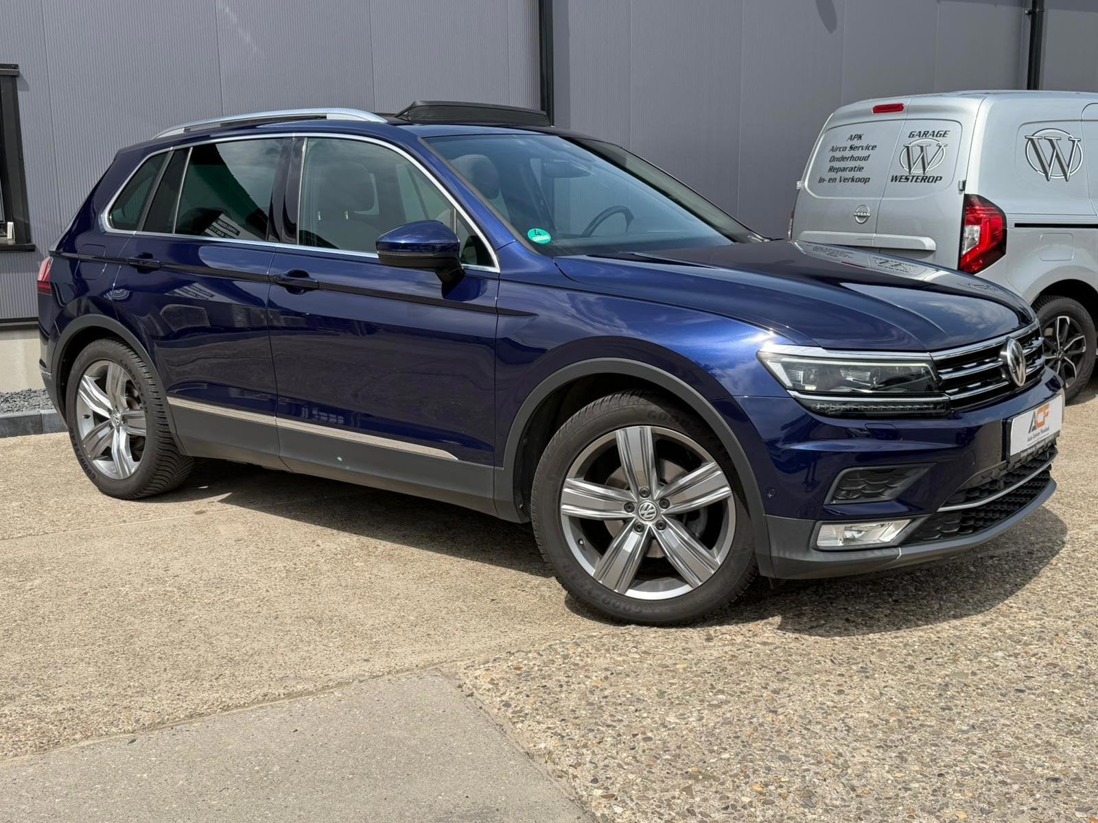 Volkswagen Tiguan 1.4 TSI ACT Highline / DIGI DASH/PANO/DYNA, Zwart, 4 cilinders, 150 pk, Blauw