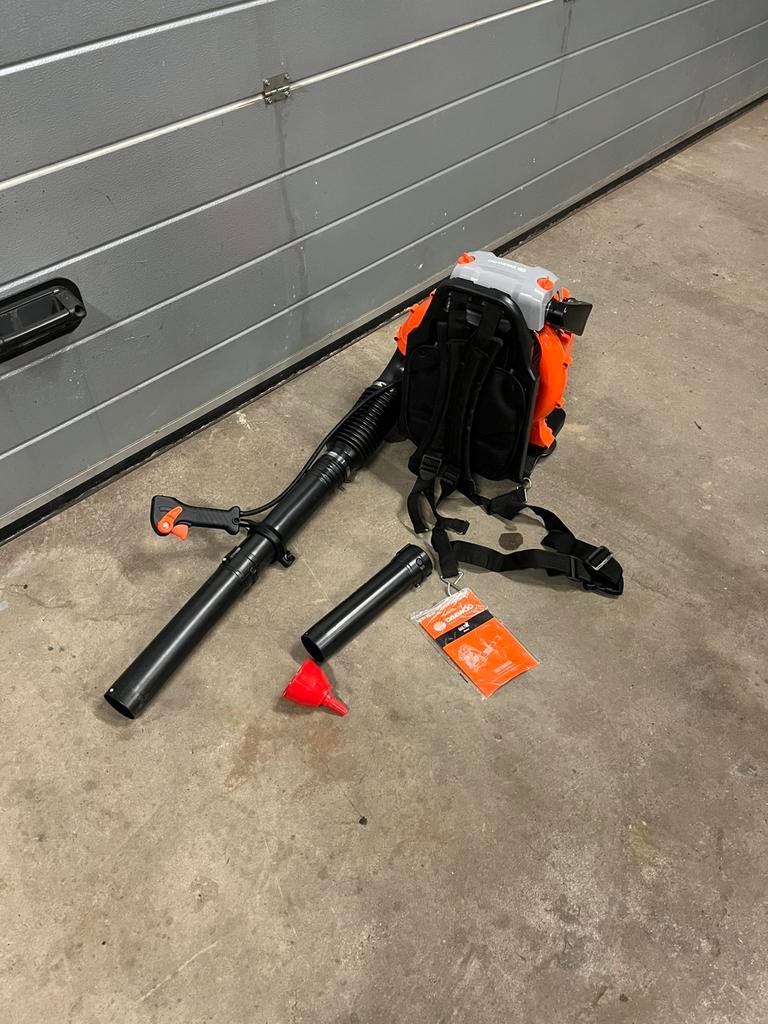 Gloednieuwe bladblazer, Ophalen, Nieuw, Benzine, Ruggedragen