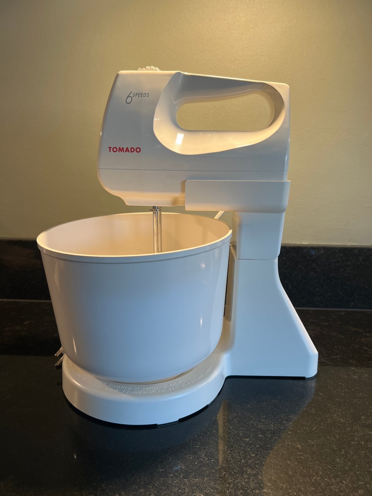 Tomado Handmixer met kom - 6 snelheden, Witgoed en Apparatuur, Keukenmixers, 2 tot 3 liter, Ophalen of Verzenden, Zo goed als nieuw