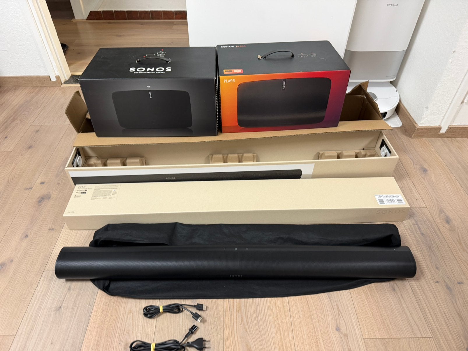 sonos arc dolby atmos  + sonos play 5 gen 2 speakers, Ophalen of Verzenden, Zo goed als nieuw