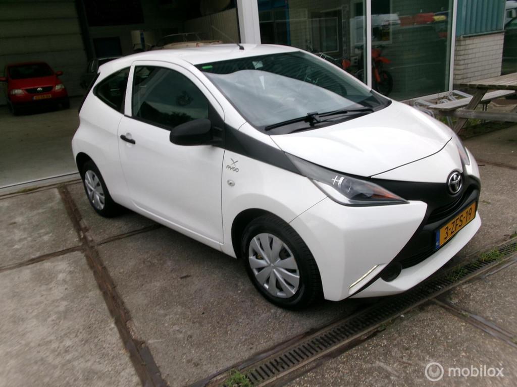 Toyota Aygo 1.0 VVT-i x, Auto's, Voorwielaandrijving, Euro 5, Gebruikt, 4 stoelen