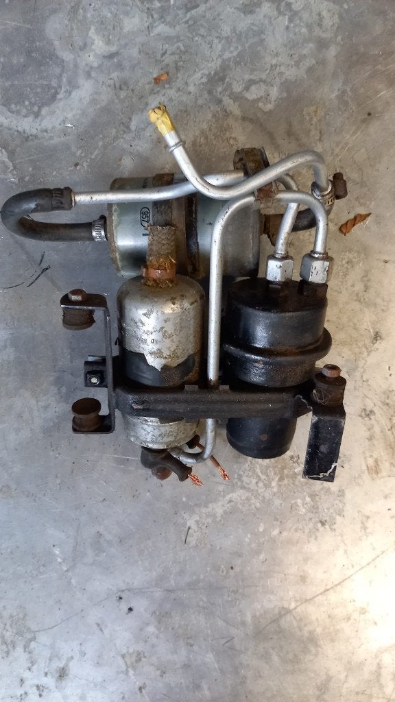 BMW E30 benzinepomp compleet met accumulator en steun getest, Ophalen, Gebruikt