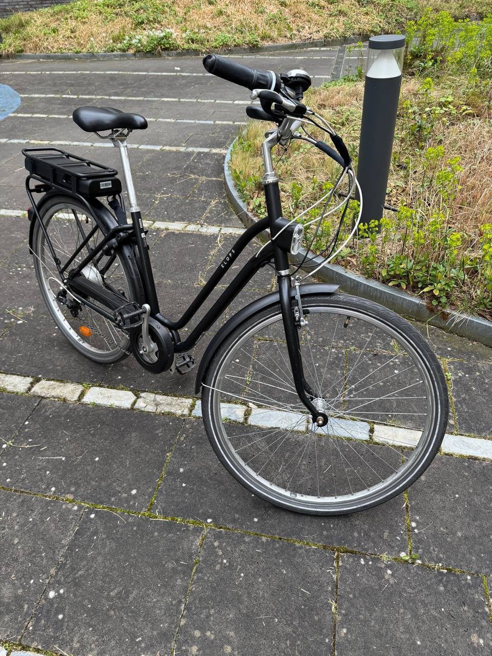 Elektrische stadsfiets elops 120e zwart 160-180cm, Fietsen en Brommers, Elektrische fietsen, Ophalen, Zo goed als nieuw, 30 tot 50 km per accu