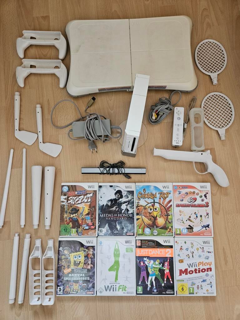 Wii spelcomputer met 8 spellen en Balance board + accessoire, Ophalen of Verzenden, Zo goed als nieuw