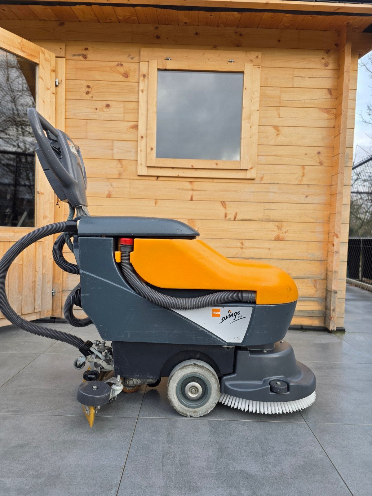 Taski Swingo 450B Schrobzuigmachine Nieuwe Accupakket, Ophalen of Verzenden, Gebruikt, Schrobmachine