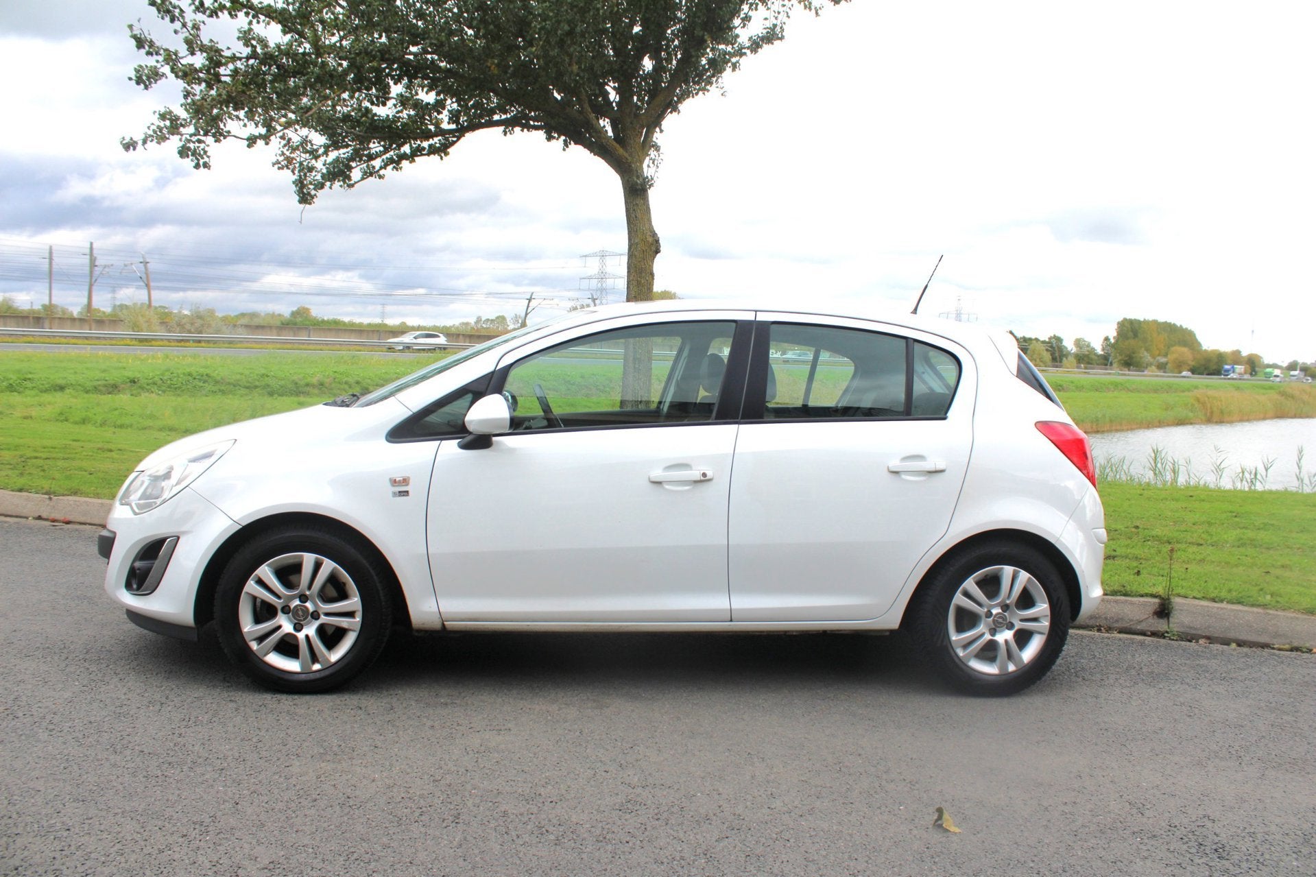 Opel Corsa 1.2-16V Anniversary Edition Airco APK 13-09-2027, Voorwielaandrijving, Euro 5, Gebruikt, Zwart