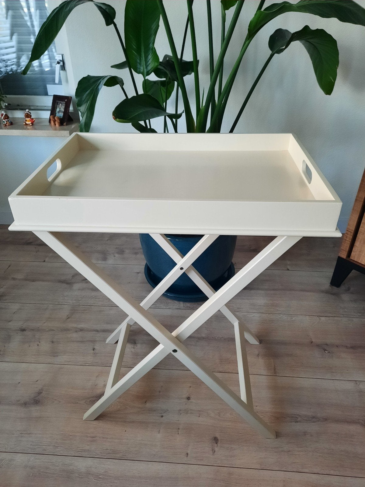 Crèmekleurig dienblad met inklapbaar onderstel, Ophalen, 55 tot 75 cm, Zo goed als nieuw, Modern