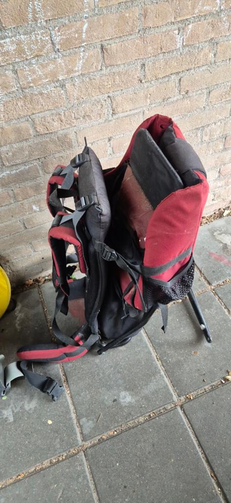 Rode en zwarte rugdrager voor baby's en peuters, Kinderen en Baby's, Babydragers en Draagdoeken, Gebruikt, Rug, Draagzak, Ophalen