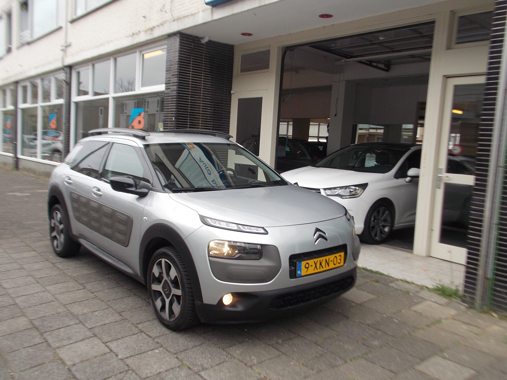 Citroën C4 Cactus 1.2 e-VTi Feel NAVI CAMERA AUTOMAAT INCL, Auto's, Citroën, Stof, 82 pk, 23 km/l, Bedrijf