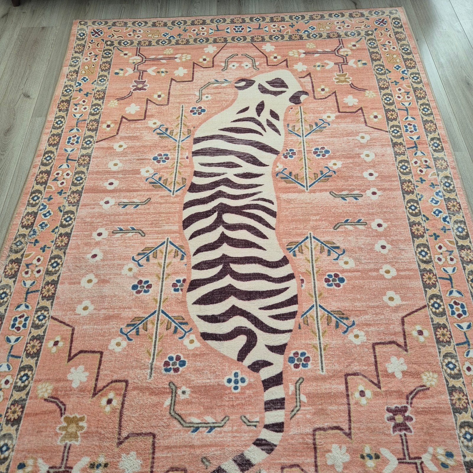 Vloerkleed tijger roze 160x240 cm, Huis en Inrichting, Ophalen, Bohemian, Eclectisch, Modern, 150 tot 200 cm, 200 cm of meer