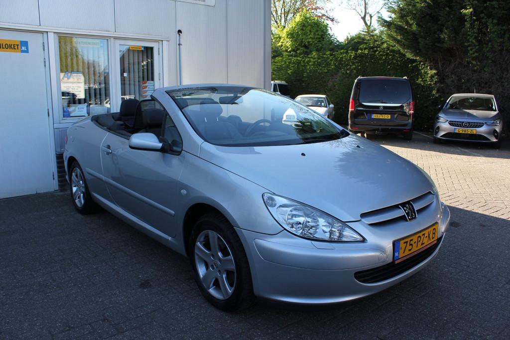 Peugeot 307 CC 2.0-16V Youngtimer Automaat Clima Leder LMV A, Gebruikt, Zwart, 4 cilinders, Cabriolet