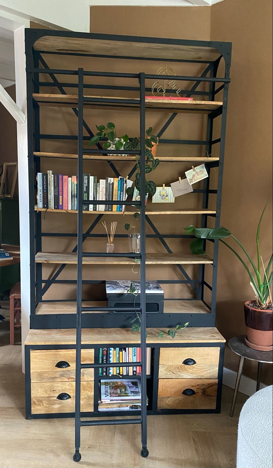 Prachtige mangohouten open buffetkast met ladder, Ophalen, Gebruikt, 100 tot 150 cm, 200 cm of meer