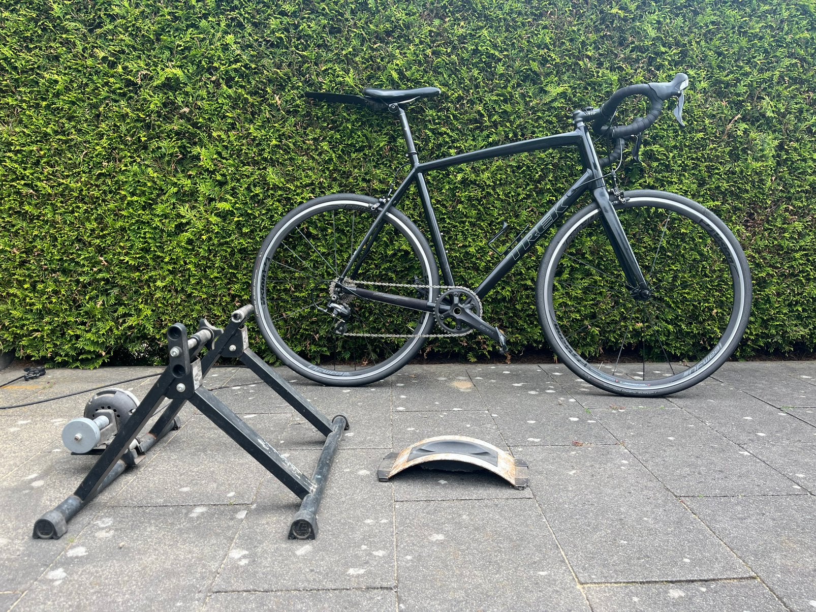 Trek madone 2.1aluminium racefiets met tacx trainer, 28 inch, Gebruikt, Aluminium, 57 tot 61 cm