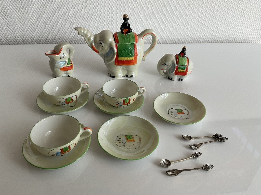 Antiek kinder serviesje olifant zeer dun porselein rond 1900, Ophalen of Verzenden