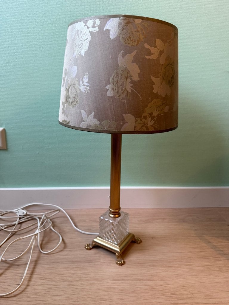 Klassieke tafellamp met messing/kristal voet en bloemenkap, Gebruikt, Overige merken, Goud, 60 cm