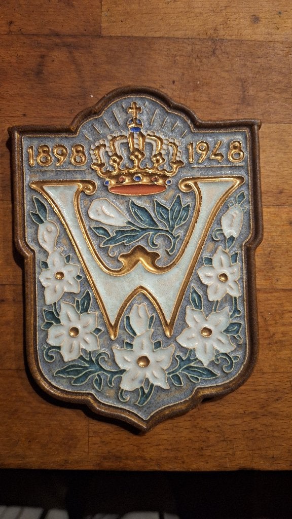 Royal Delft wandtegel – Koningin Wilhelmina 1898–1948, Ophalen of Verzenden