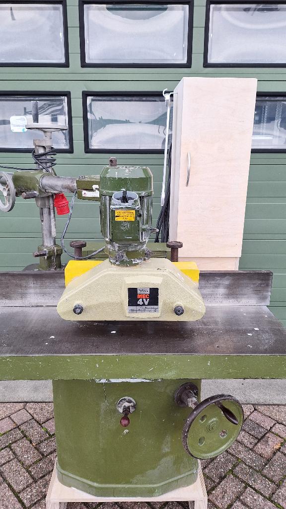 Freesmachine lamelenfrees Schneider met aanvoer 380V, Ophalen, Gebruikt, Lamellenfrees, Industriepark 2a 9351PA Leek