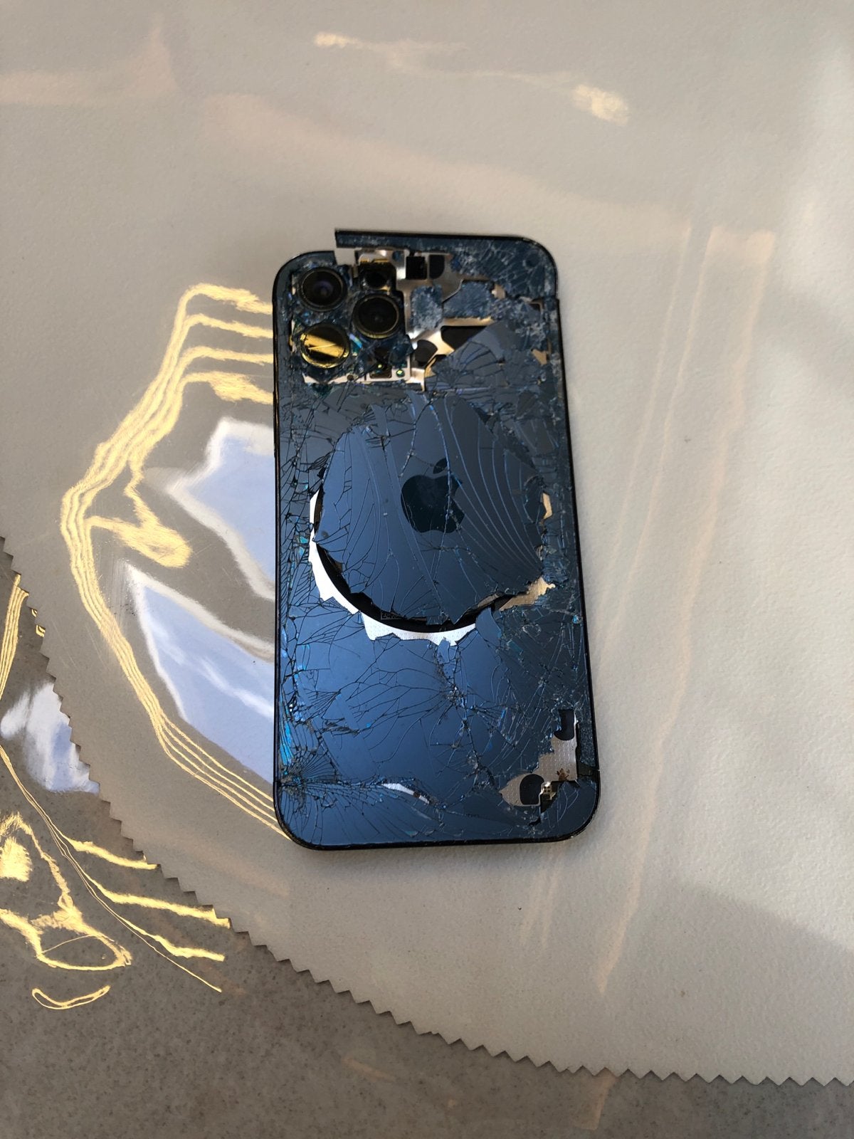 Defecte iPhone 12 Pro Max - Voor onderdelen, 128 GB, Blauw, Zonder simlock, Niet werkend